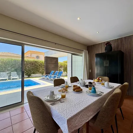 Balaia 2 With Pool By Homing Apartment